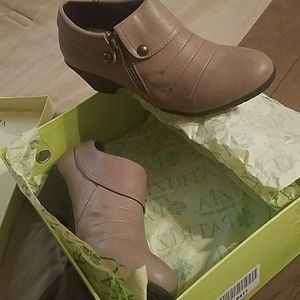 NWT Patrizia Taupe Bootie